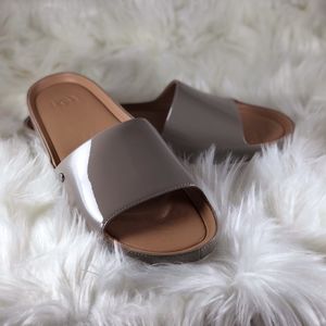 💌NIB!!! UGG Jane Patent Slide Sandal Oyster Gray